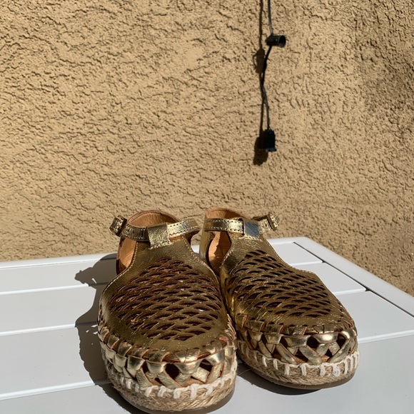 D’Arte Huarache metallic gold perforated espadrilles shoes size 24, US size 7 - Picture 3 of 16